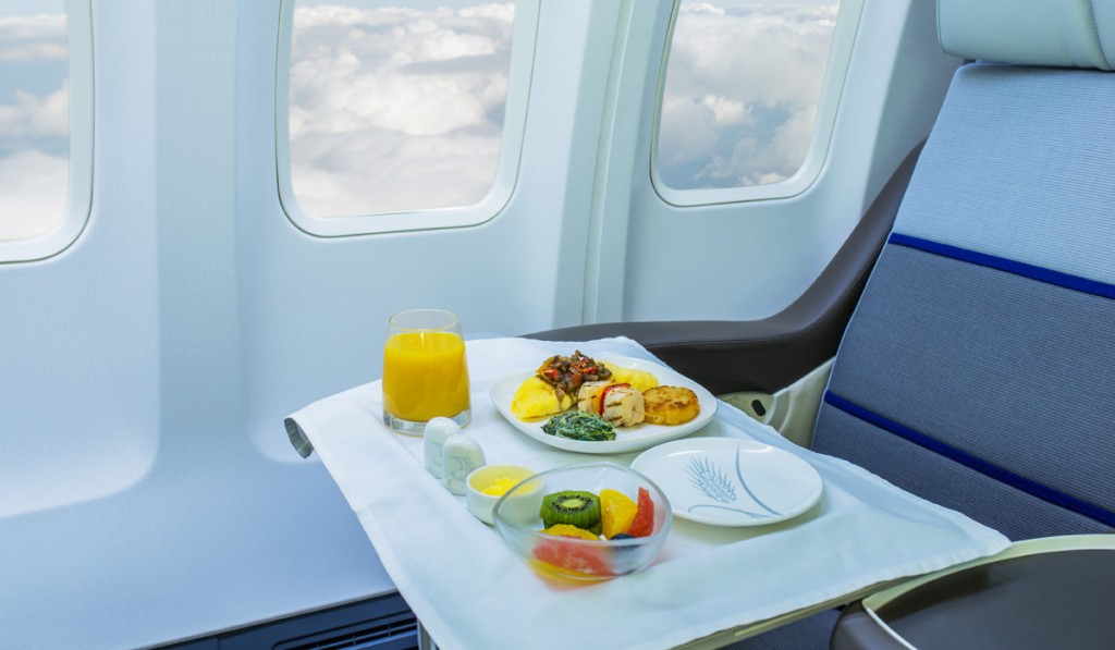 1200x700_Onboard-Dining_1