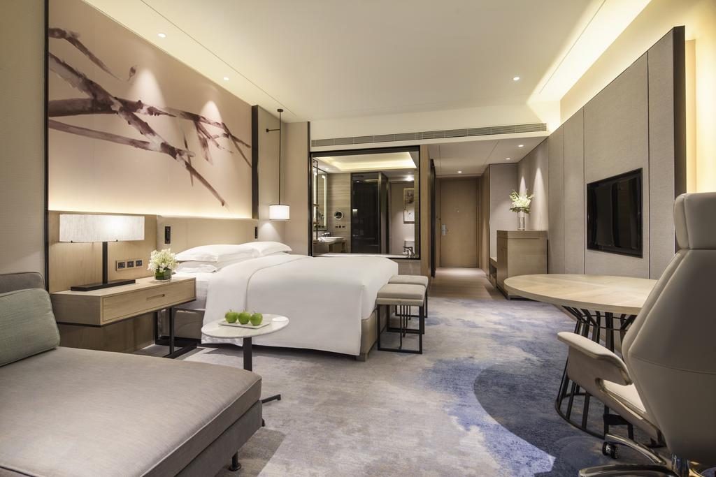 DoubleTree by Hilton Shenzhen Longhua has opened as the first full-service hotel in the Longhua district of Guangdong, in southern China. 