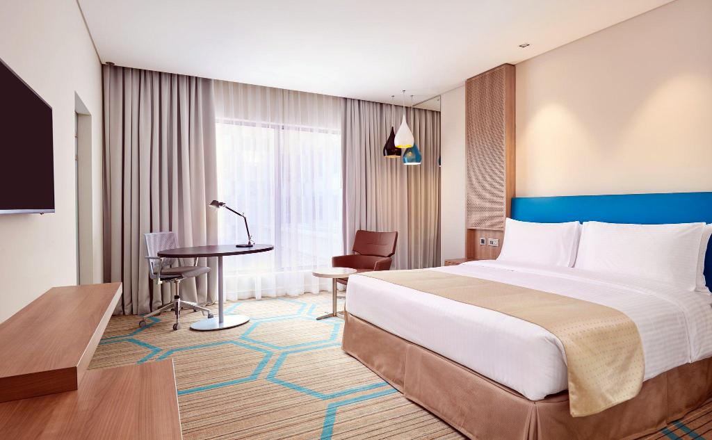 InterContinental Hotels Group has opened Holiday Inn Doha - The Business Park, marking the brand's debut in the country and 24th Holiday Inn in the region.
