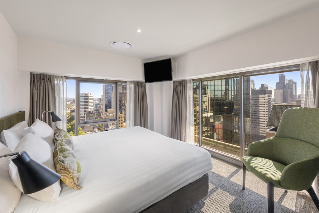 Adina Apartment Hotel Melbourne has unveiled 11 new penthouse apartments, a new rooftop pool and entertaining terrace, and sophisticated new décor.