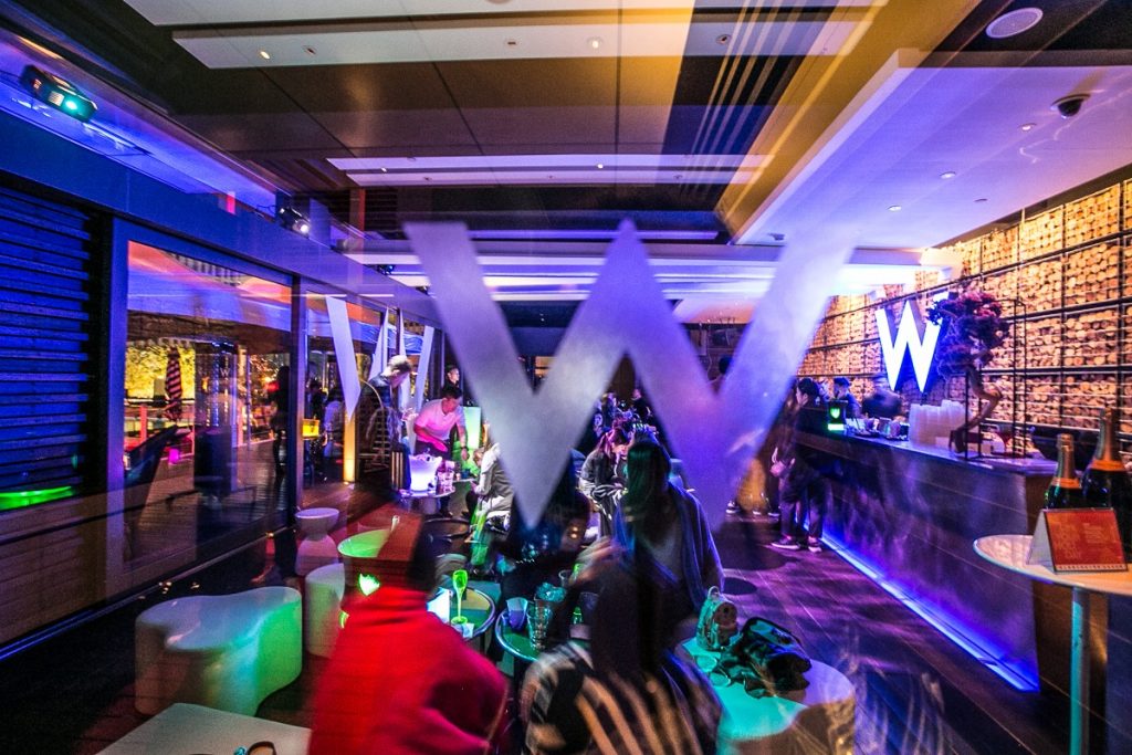 W Taipei has unveiled its new-look WOOBAR, which is set to lead Taipei's innovative cocktail culture with its reenergized bar design and programs.