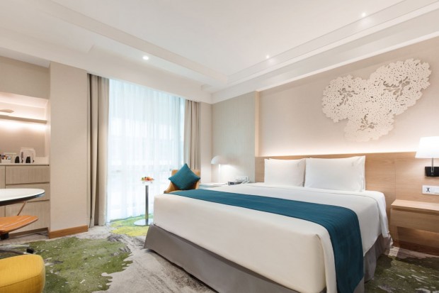 Holiday Inn Bangkok Re-Opens After Rennovation