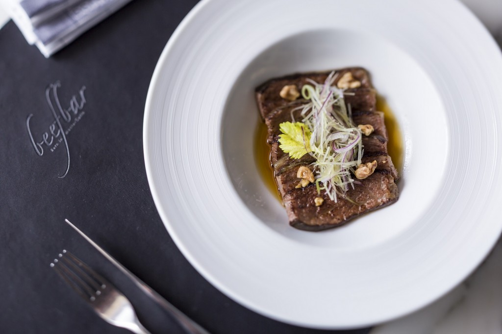 Hong Kong's Michelin-starred Beefbar has launched an innovative new five-course wine and whisky pairing menu for business travellers with an appetite. 