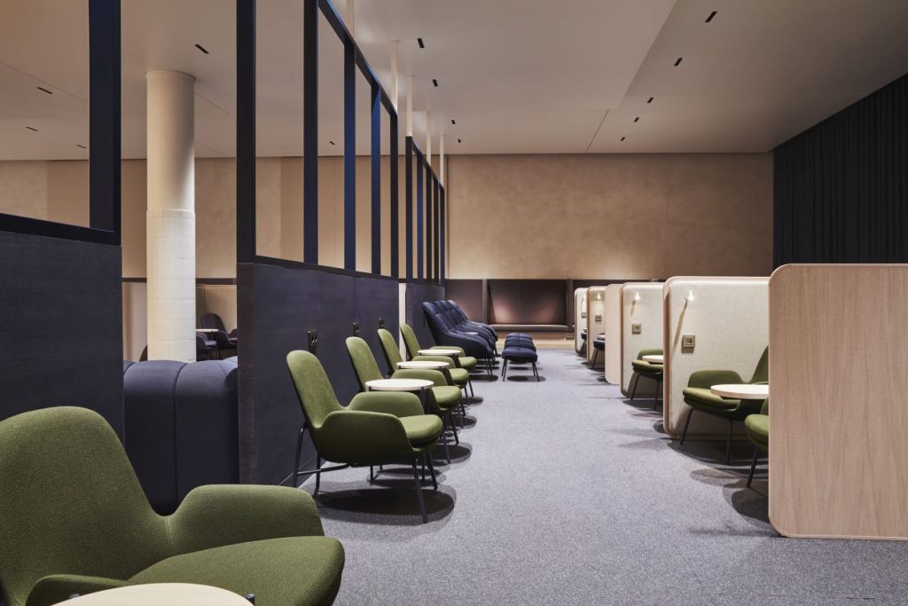 Finnair business class lounge