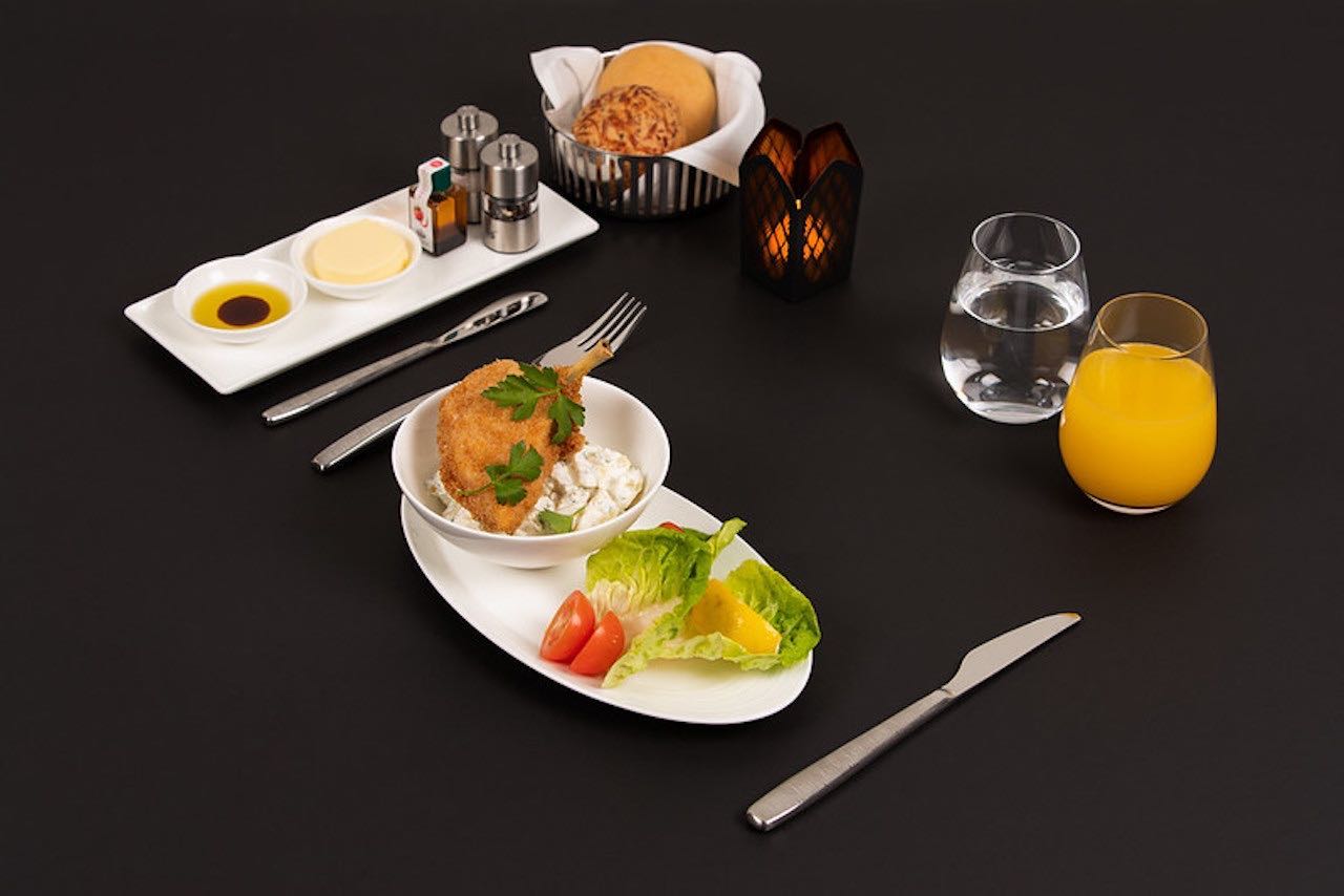 Qatar Airways passengers can now enjoy local and sustainably sourced meals inspired by the airline’s North American gateway cities.
.
.
.
#businesstravel #businesstraveler #biztravel #worktrip #businessclass #aviation #avgeek #frequentflyer #businesstrip #biztrip #roadwarrior #instagramaviation #businesstraveller # #turningleft #windowseat  #takeoff #travel #traveltime #traveler #traveller #businesstravelnews #corporatetraveller #corporatetraveler #travelforwork #upgrade #firstclass #flyingprivate