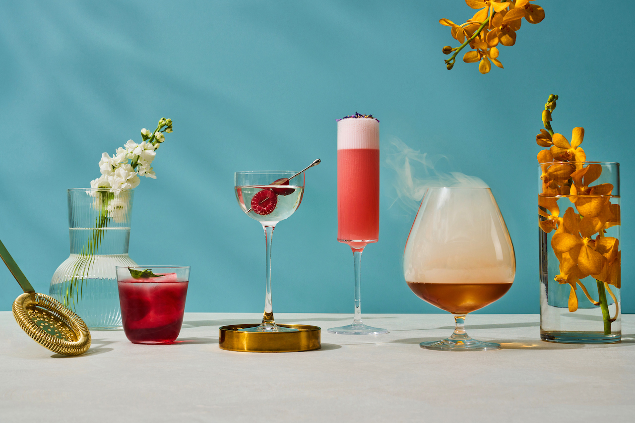 Inspired by the dazzling cocktail capitals of the world and their iconic botanic gardens, One-Ninety Bar at Four Seasons Hotel Singapore rolls out a new cocktail menu this spring.